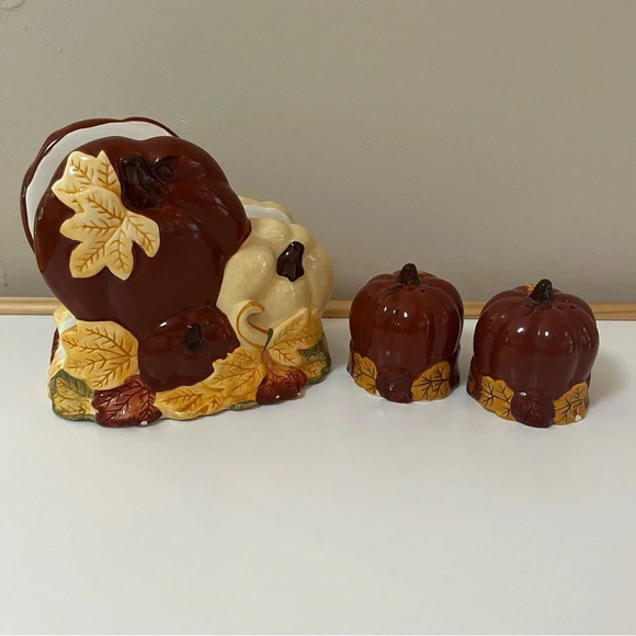 Fall Pumkin Salt And Pepper Shaker Set and Napkin Holder - Picture 1 of 9